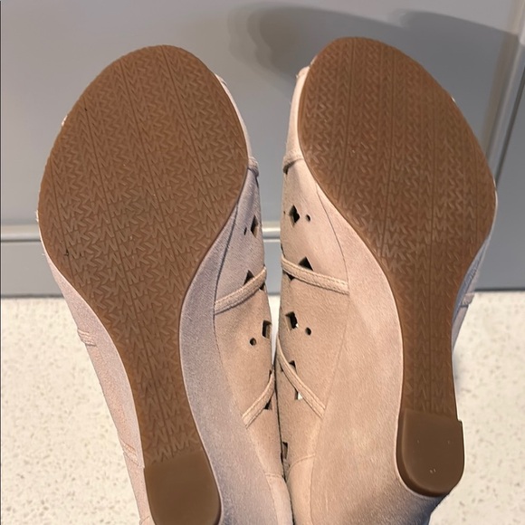 Michael Kors Uma Wedges Open Toe Ankle Boots Cement Suede Back Zipper Size 8.5 - Picture 6 of 9